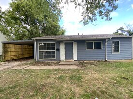 905 Southmoor Dr in Danville, IL - Building Photo