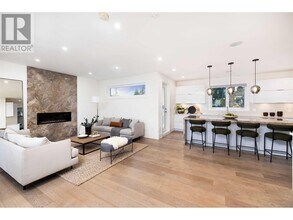 712 E Keith Rd in North Vancouver, BC - Building Photo - Building Photo