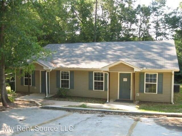 107 Lee St in Hogansville, GA - Building Photo