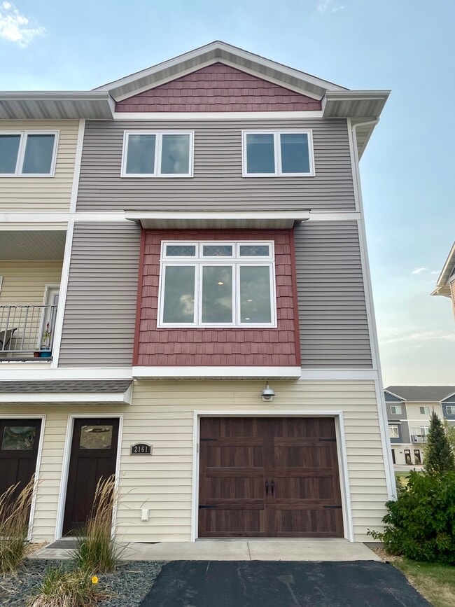property at 2161 Rolling Green Ln