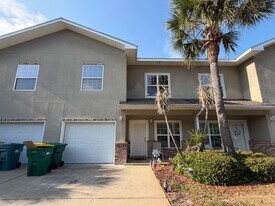 1529 Bentley Cir in Fort Walton Beach, FL - Building Photo