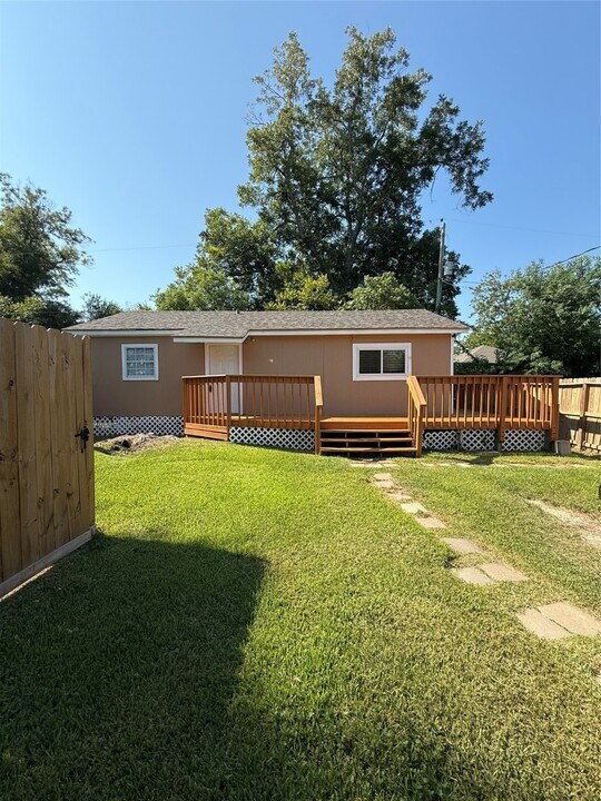 1116 2nd St in La Marque, TX - Building Photo
