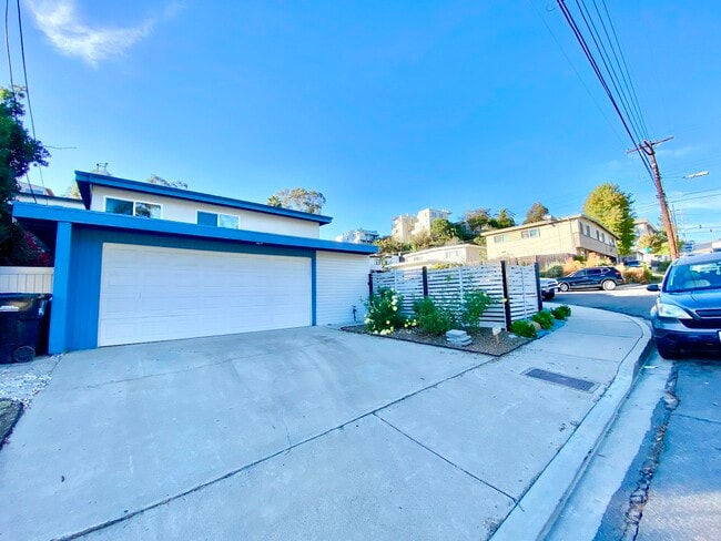 605 Bush St in San Diego, CA - Building Photo - Building Photo