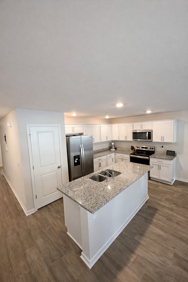 1407 N Wilshire Ct in Kinston, NC - Building Photo - Building Photo