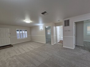2404 24th St in Sacramento, CA - Building Photo - Building Photo