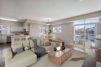 Lake Hazeltine Woods in Chaska, MN - Building Photo - Building Photo