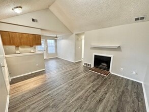 6481 Summer Creek E in Memphis, TN - Building Photo - Building Photo