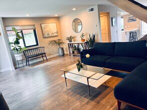 6813 Briarwood Dr in Carlsbad, CA - Building Photo - Building Photo