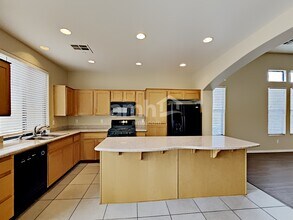 3928 Yang Ct in Las Vegas, NV - Foto de edificio - Building Photo