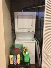 2040 W McLean Ave, Unit G in Chicago, IL - Building Photo - Building Photo