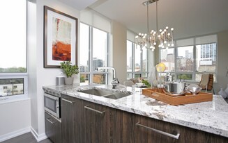 750 N Hudson Ave in Chicago, IL - Building Photo