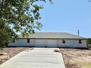 1001 E Park Ave in Iowa Park, TX - Building Photo - Building Photo