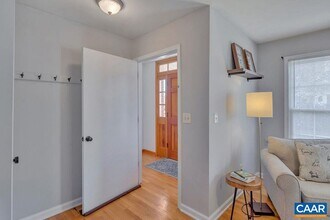 412 Gentry Dr in Gordonsville, VA - Foto de edificio - Building Photo