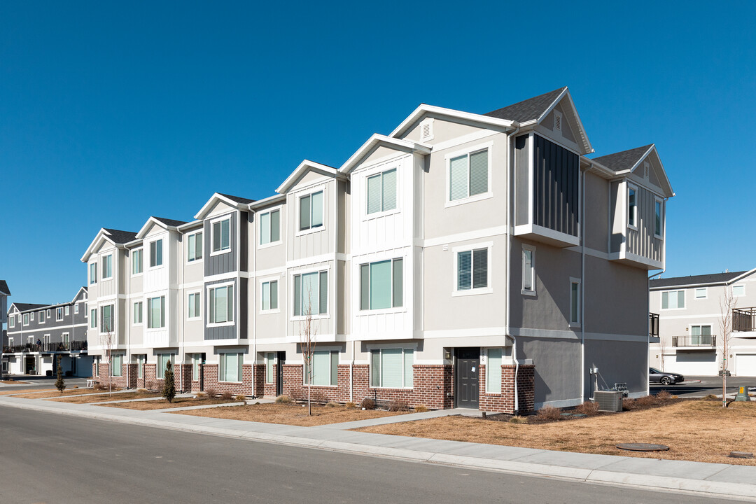 Meadow Gate Apartments in Orem, UT - Building Photo