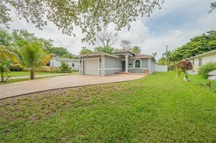 2419 Washington St in Hollywood, FL - Building Photo