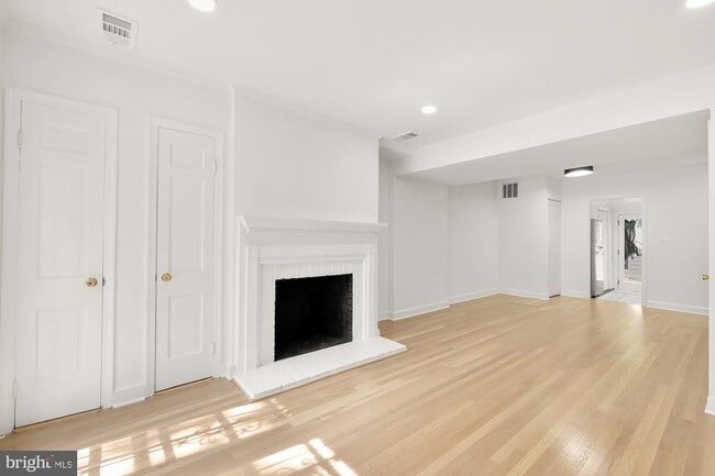 541 4th St SE in Washington, DC - Building Photo - Building Photo
