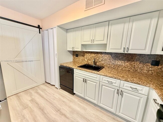 1600 S Ocean Dr in Hollywood, FL - Building Photo - Building Photo