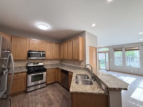 239 Springbrook Trail S in Oswego, IL - Building Photo - Building Photo