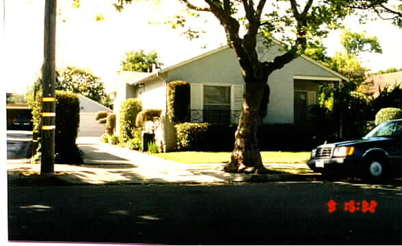 102 Barneson Ave in San Mateo, CA - Foto de edificio