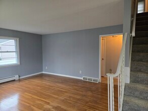 36 Tina Cir in Bridgeport, CT - Building Photo - Building Photo