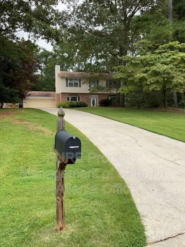 1386 Stonehenge Ct