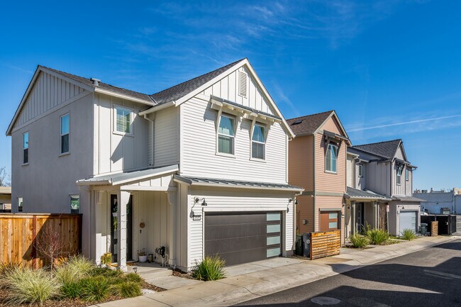 Potrero in Sacramento, CA - Building Photo - Building Photo