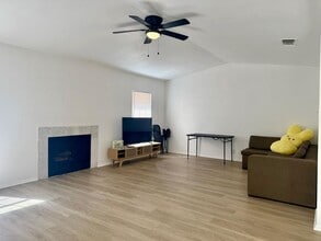 9619 Vale in San Antonio, TX - Building Photo - Building Photo