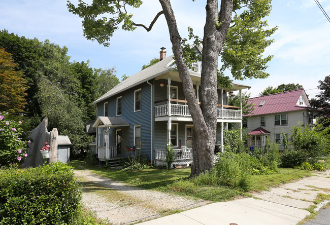 160 Hoffman St in Torrington, CT - Building Photo - Building Photo