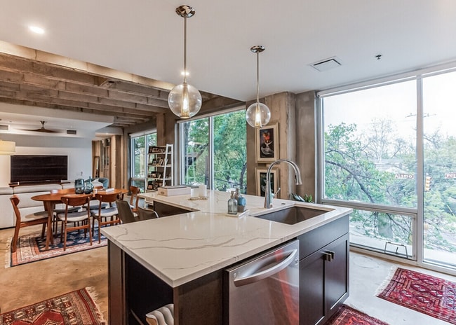 property at 1115 S Alamo St