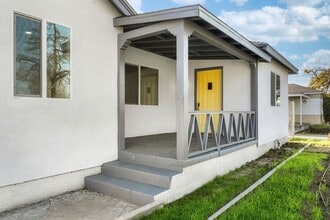 301 10th St in Bakersfield, CA - Foto de edificio - Building Photo