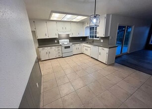 280 W Tuolumne Rd in Turlock, CA - Building Photo - Building Photo