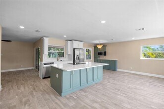 5901 Denver St NE in St. Petersburg, FL - Building Photo - Building Photo