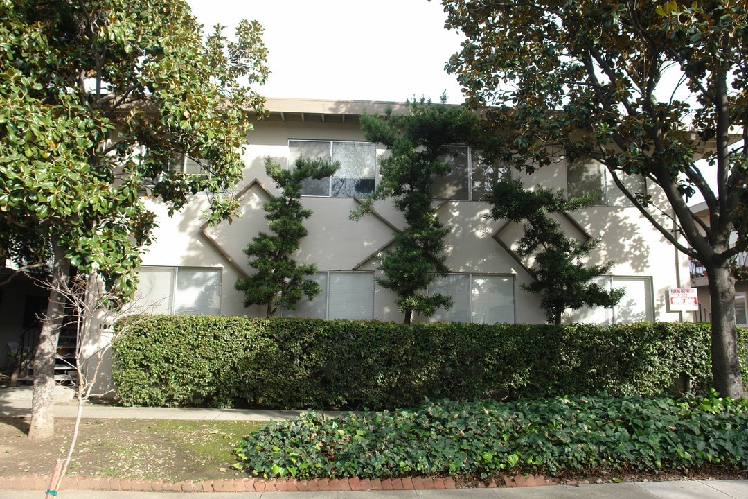 1064 Roewill Dr in San Jose, CA - Building Photo