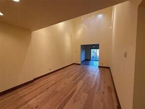 12513 Burninglog Ln in Dallas, TX - Building Photo - Building Photo