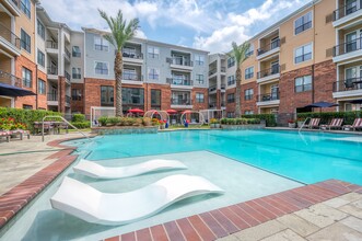 West 18th Lofts in Houston, TX - Foto de edificio - Building Photo