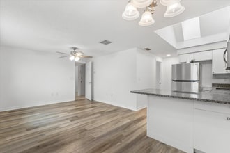 200 San Lorenzo Ave, Unit 2 in North Port, FL - Foto de edificio - Building Photo