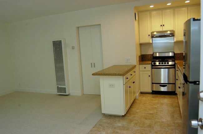 1028 3rd St, Unit 6 in Santa Monica, CA - Building Photo - Building Photo