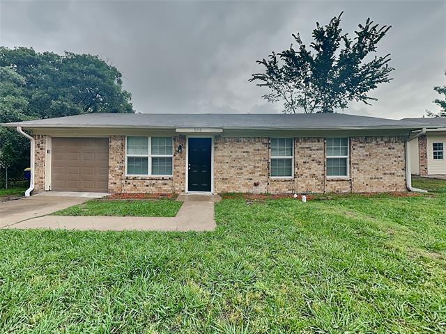 509 Flowers St in Seagoville, TX - Building Photo