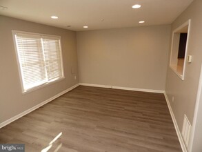 18024 Singing Pine Cir in Gaithersburg, MD - Building Photo - Building Photo