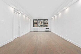 333 E 34th St in New York, NY - Building Photo