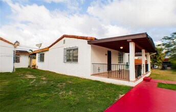7591 SW 28th Street Rd in Miami, FL - Building Photo - Building Photo