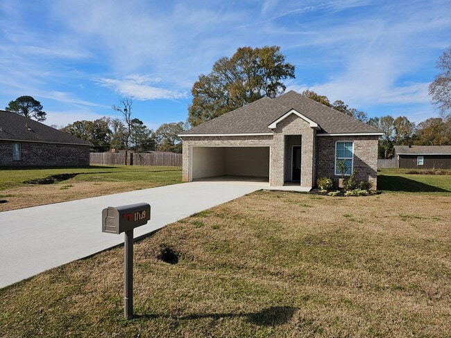 17139 Cherokee Trce in Independence, LA - Foto de edificio - Building Photo