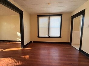 327 Bassett St, Unit 2 in New Haven, CT - Foto de edificio - Building Photo