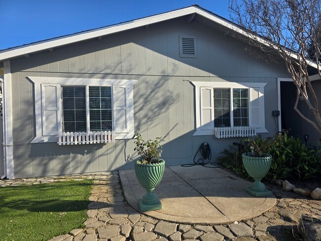 4869 Racetrack Cir in Rocklin, CA - Foto de edificio - Building Photo