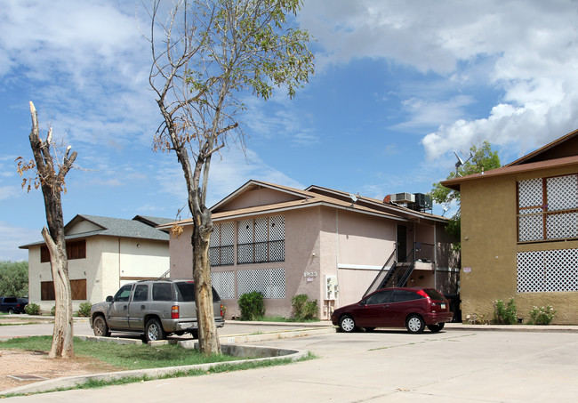 1923 N Spring St in Mesa, AZ - Foto de edificio - Building Photo