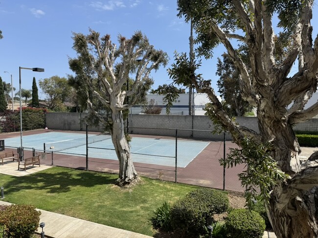 7735 Newman Ave, Unit Newman #206 in Huntington Beach, CA - Building Photo - Building Photo