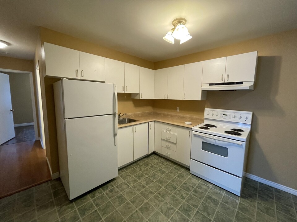 291 York St in Bathurst, NB - Building Photo