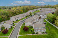 Meadowe Crest in Ludlow, MA - Foto de edificio - Building Photo