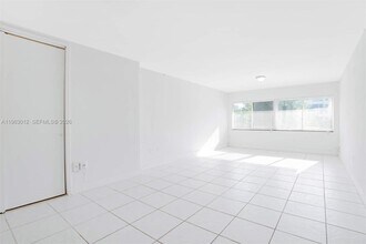 10001 W Bay Harbor Dr in Bay Harbor Islands, FL - Building Photo - Building Photo