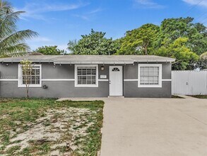 1624 S 23rd Ave in Hollywood, FL - Foto de edificio - Building Photo
